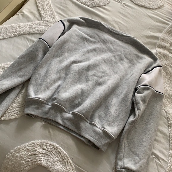 Brandy Melville sweatshirt - Picture 3 of 3
